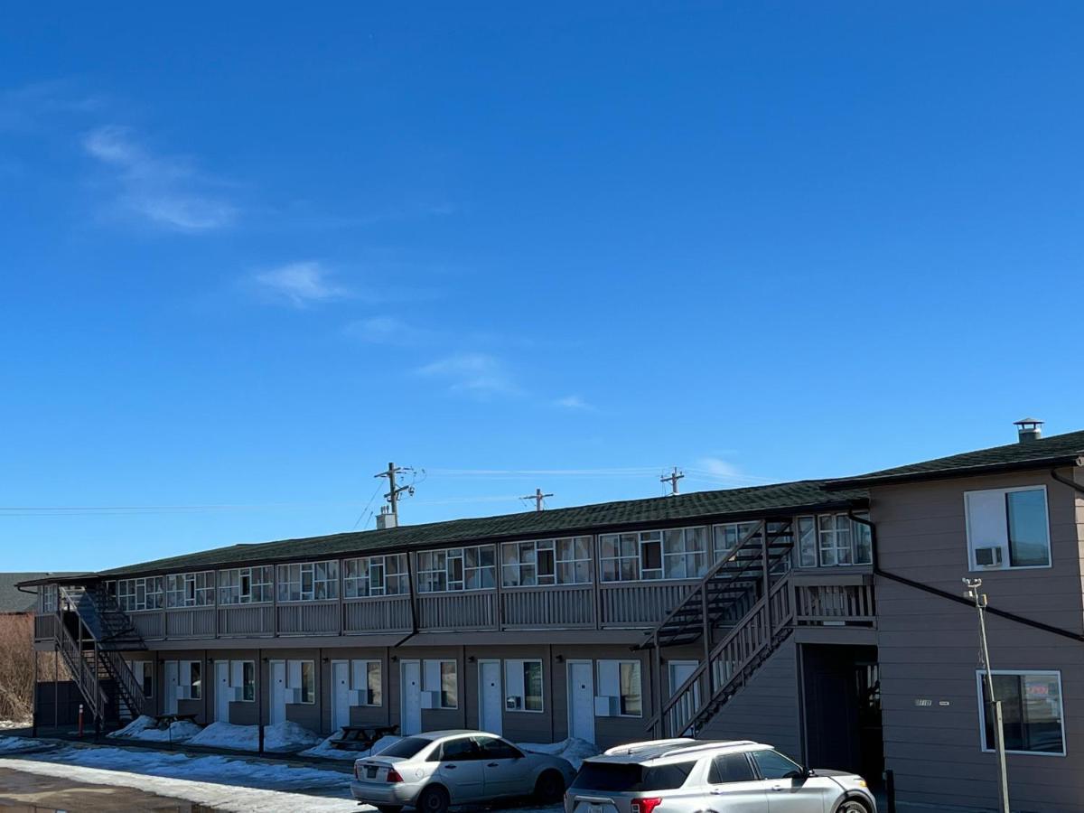 Kings Court Motel Cold Lake Екстериор снимка