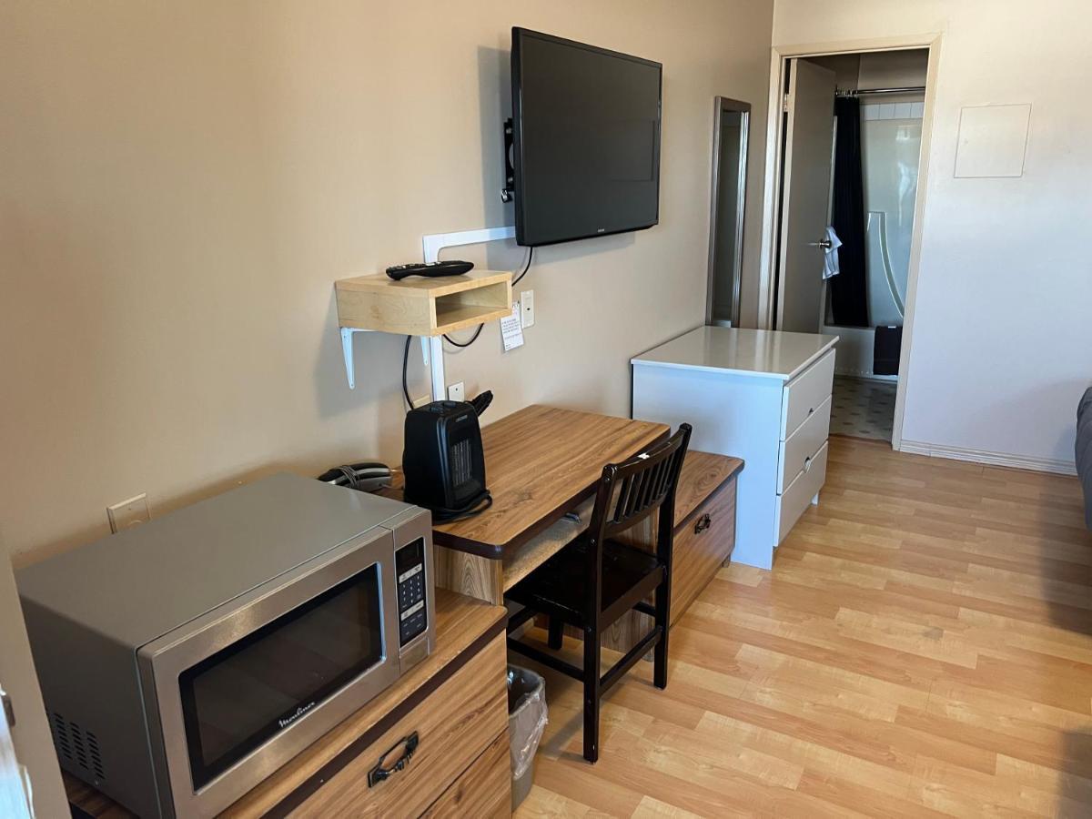 Kings Court Motel Cold Lake Екстериор снимка
