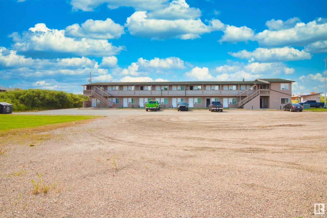Kings Court Motel Cold Lake Екстериор снимка