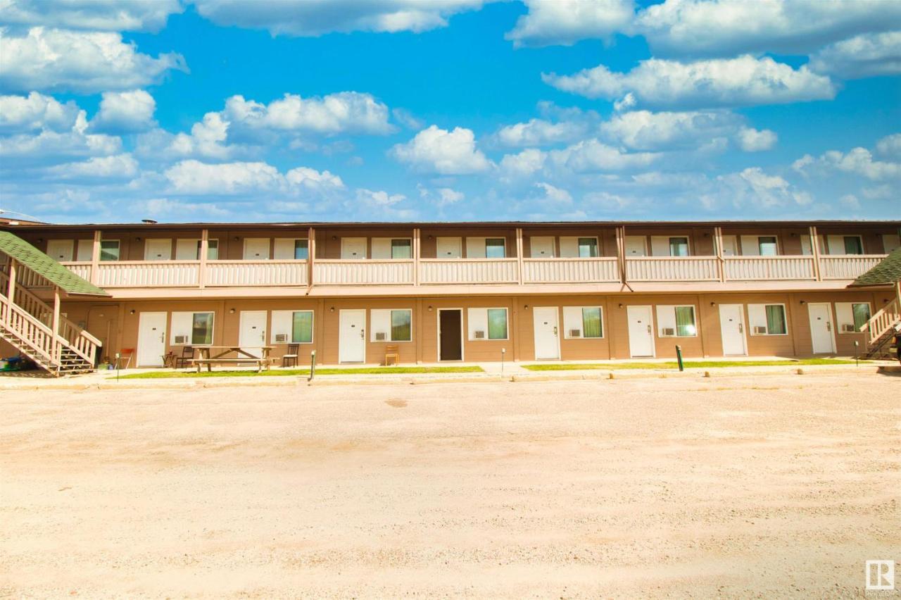 Kings Court Motel Cold Lake Екстериор снимка