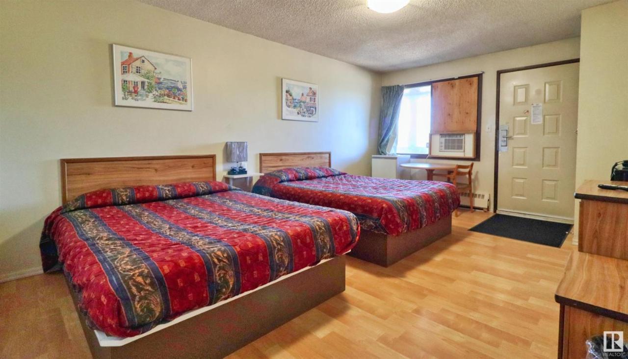 Kings Court Motel Cold Lake Екстериор снимка