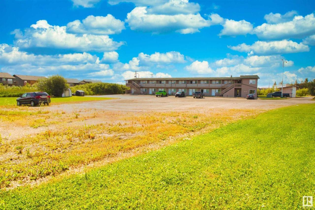 Kings Court Motel Cold Lake Екстериор снимка