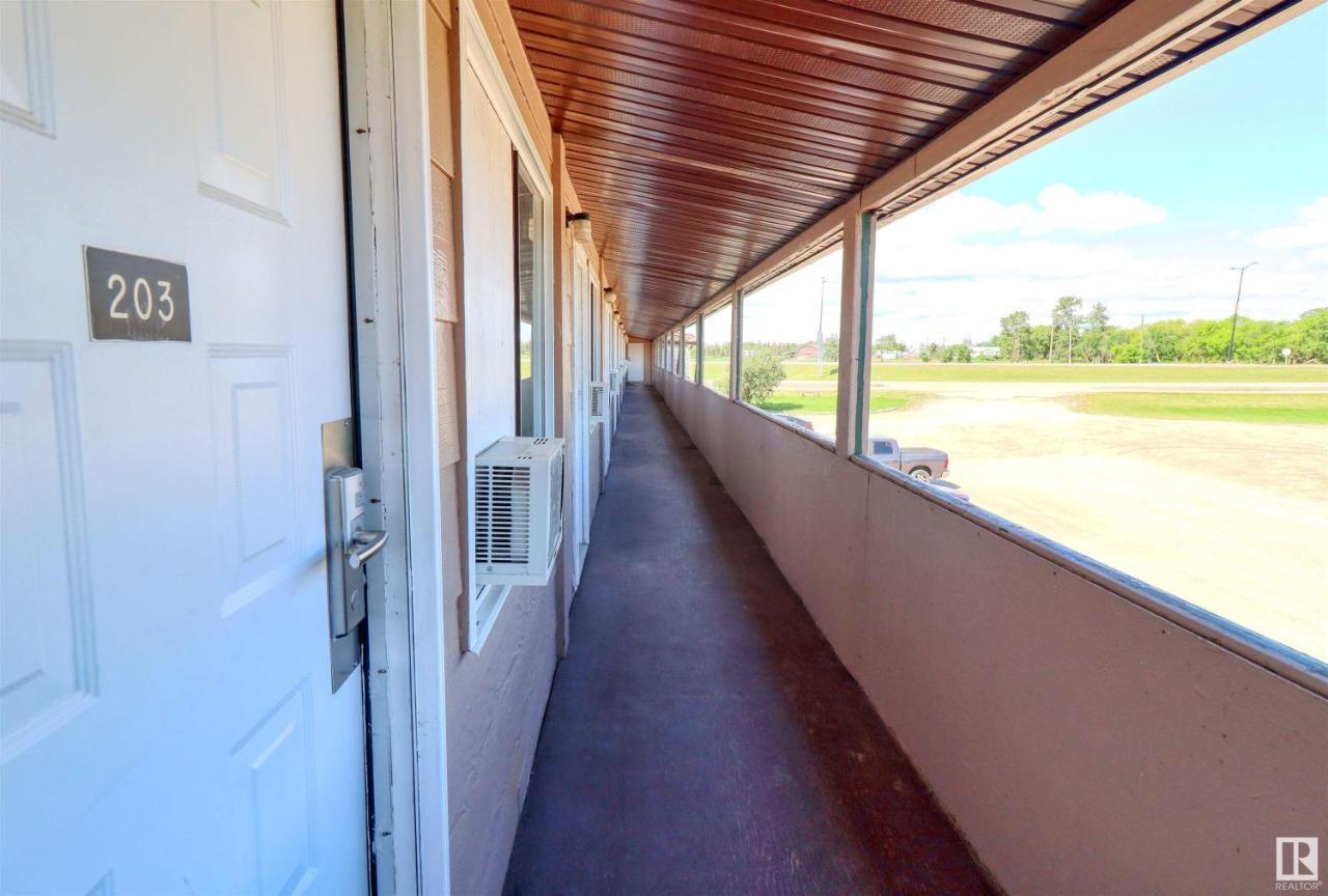 Kings Court Motel Cold Lake Екстериор снимка