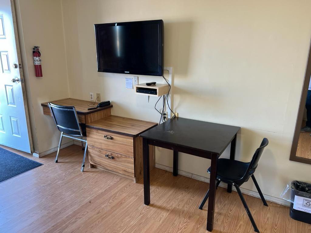 Kings Court Motel Cold Lake Екстериор снимка