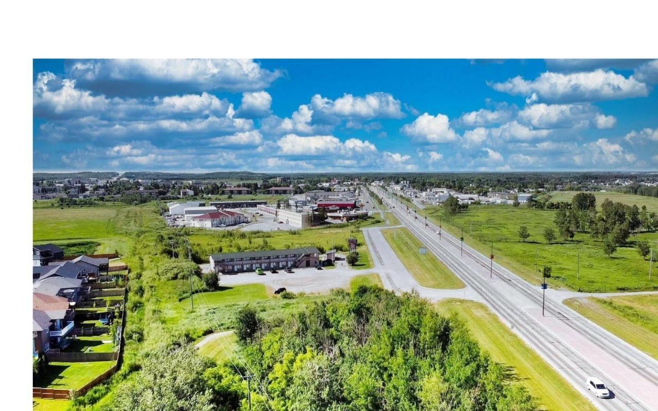 Kings Court Motel Cold Lake Екстериор снимка