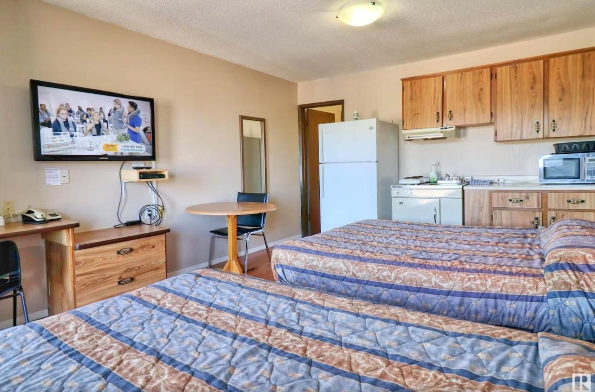 Kings Court Motel Cold Lake Екстериор снимка