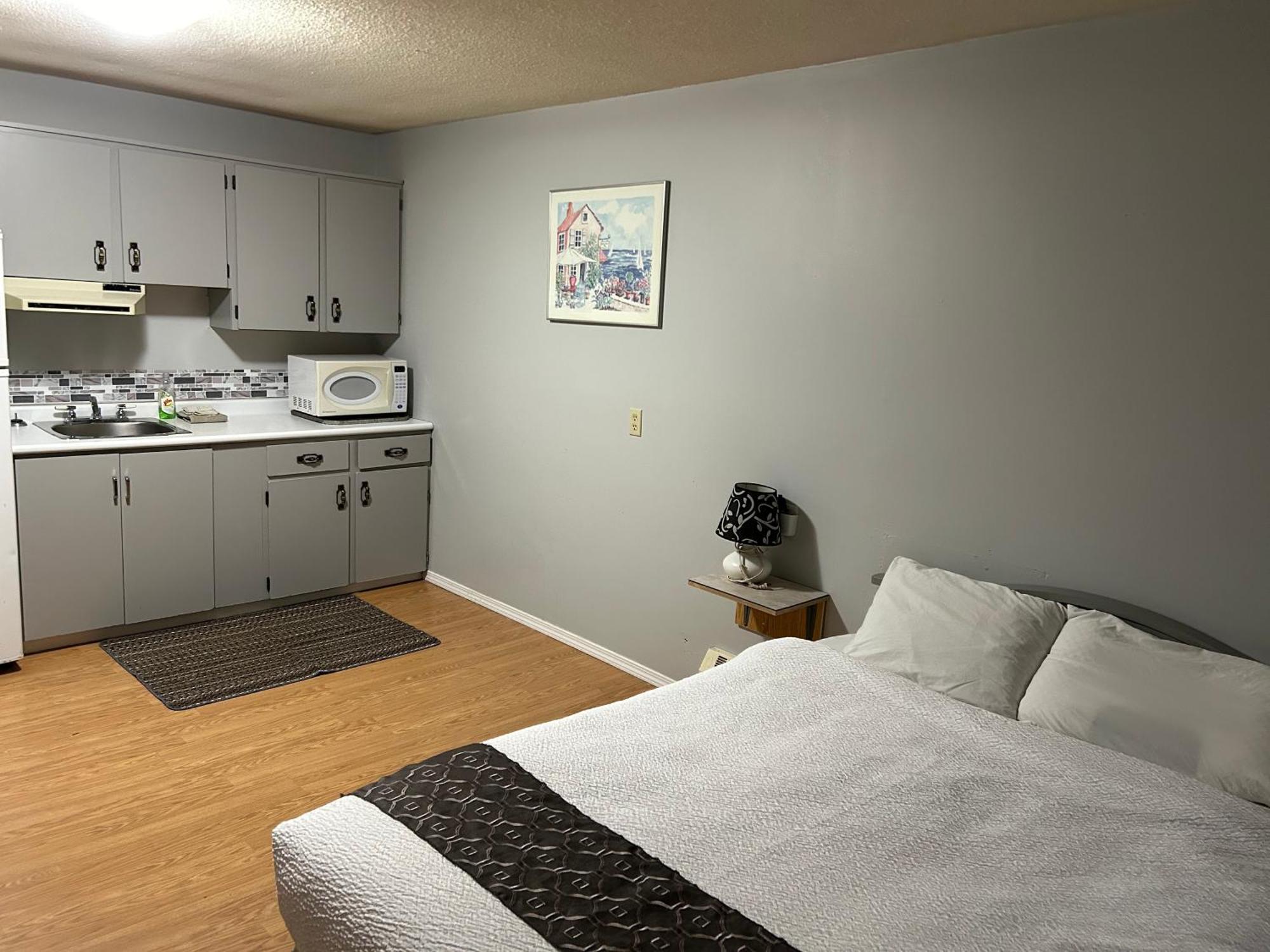 Kings Court Motel Cold Lake Екстериор снимка