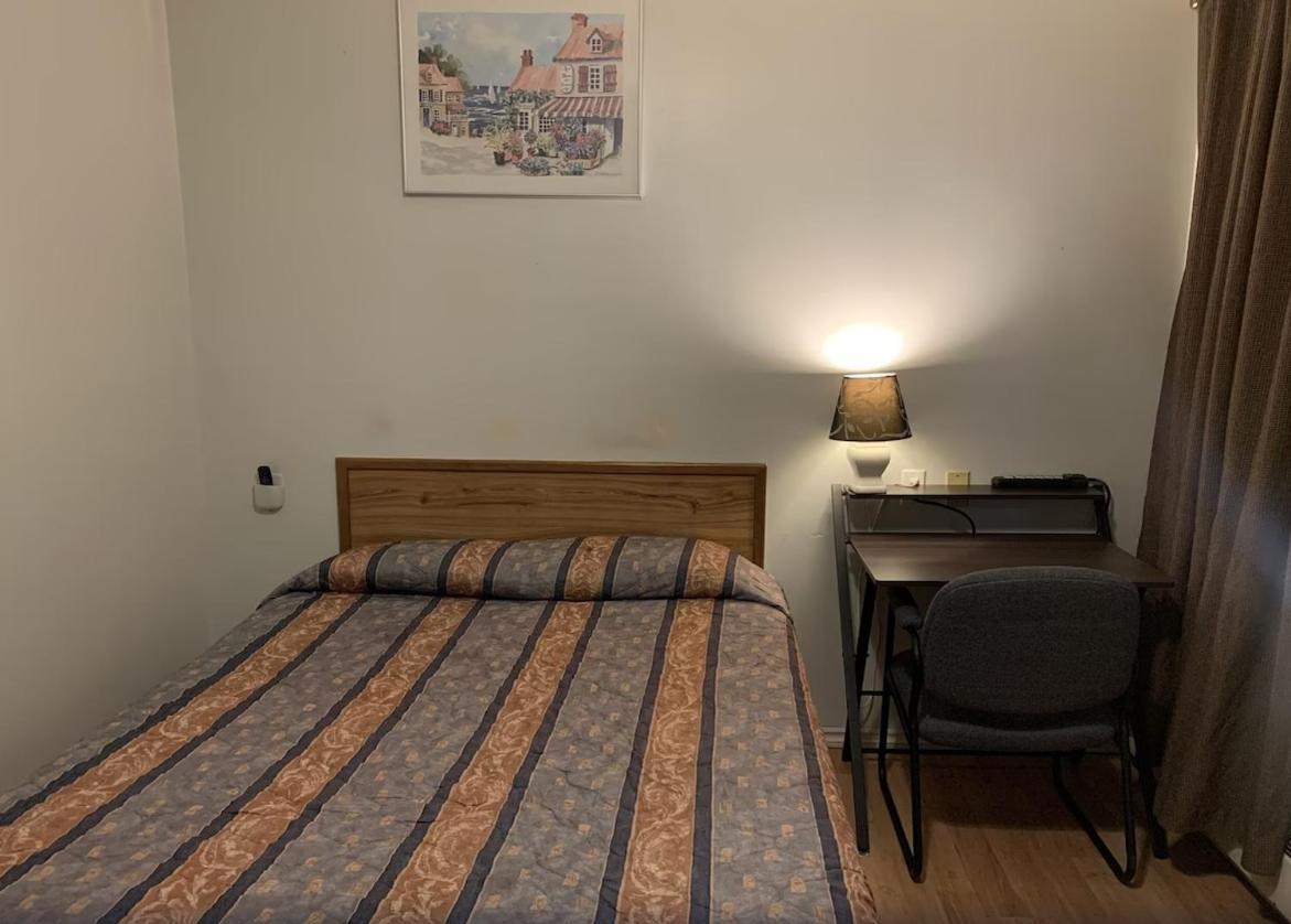 Kings Court Motel Cold Lake Екстериор снимка