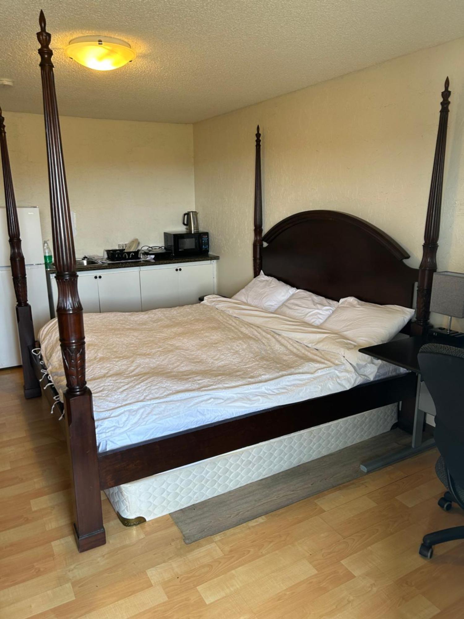 Kings Court Motel Cold Lake Екстериор снимка