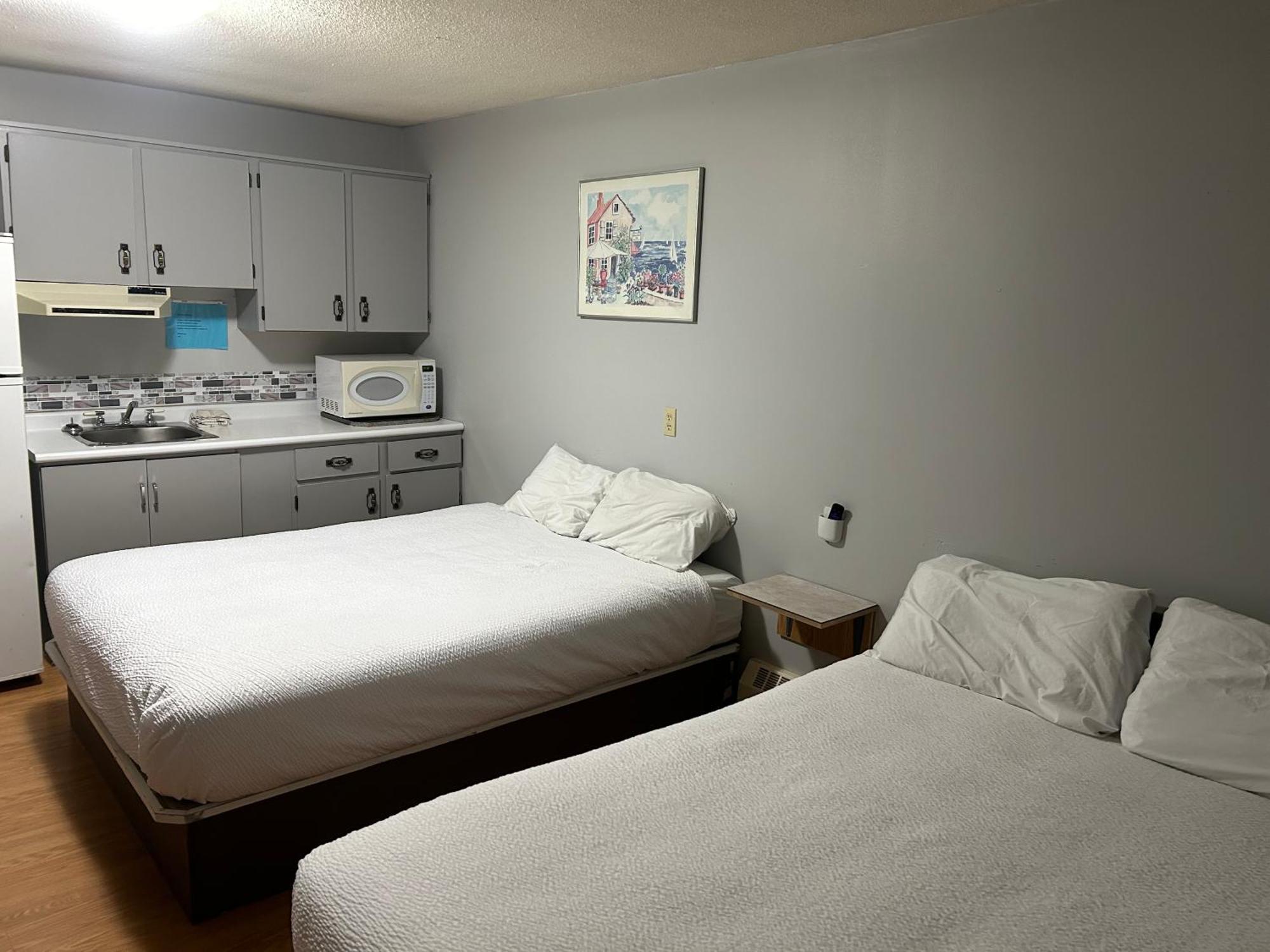 Kings Court Motel Cold Lake Екстериор снимка